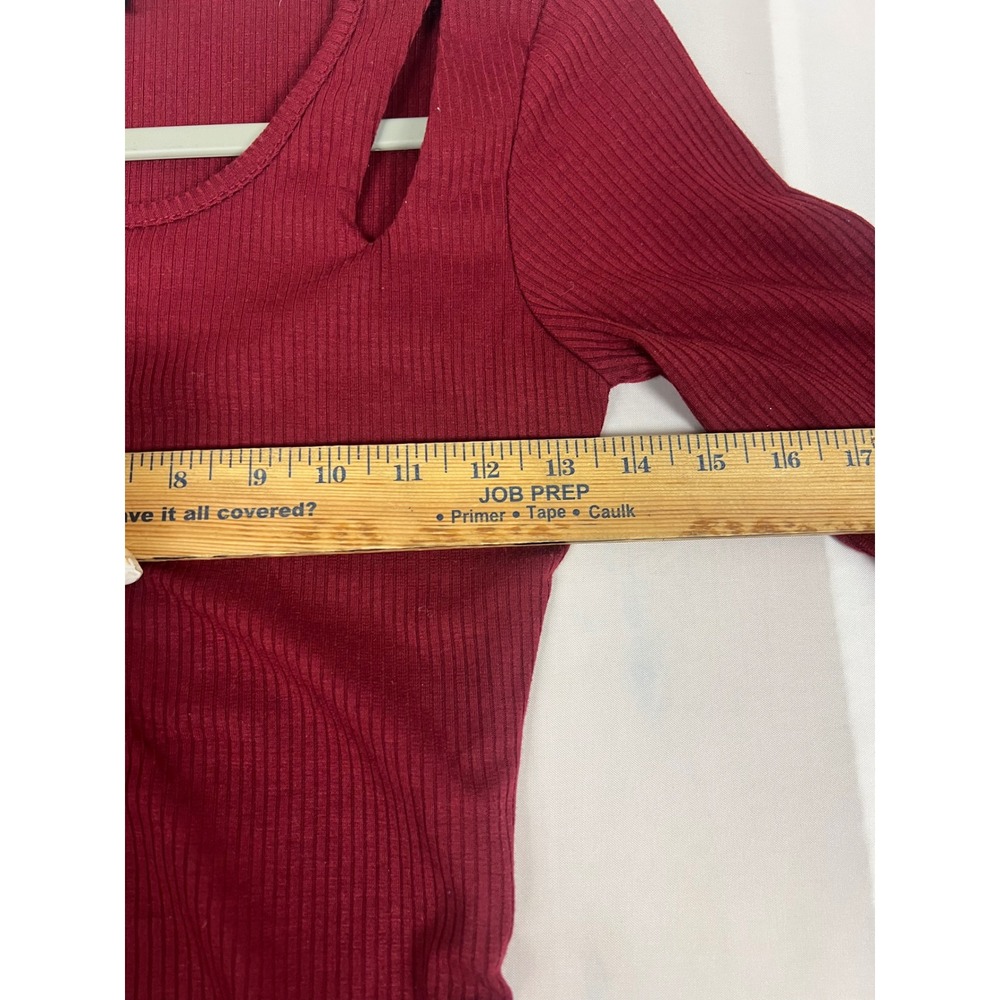 IZ Byer Burgundy Ribbed Ruched Cut Out Shoulder 3/4 Sleeve Top XS - Picture 4 of 6